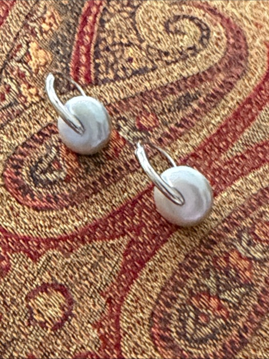 Jewelry - Exquisite delicate sterling silver pierced pearl earrings